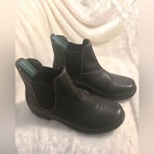 Eastland women’s Baja pull on boots in dark brown size 8 NWOT